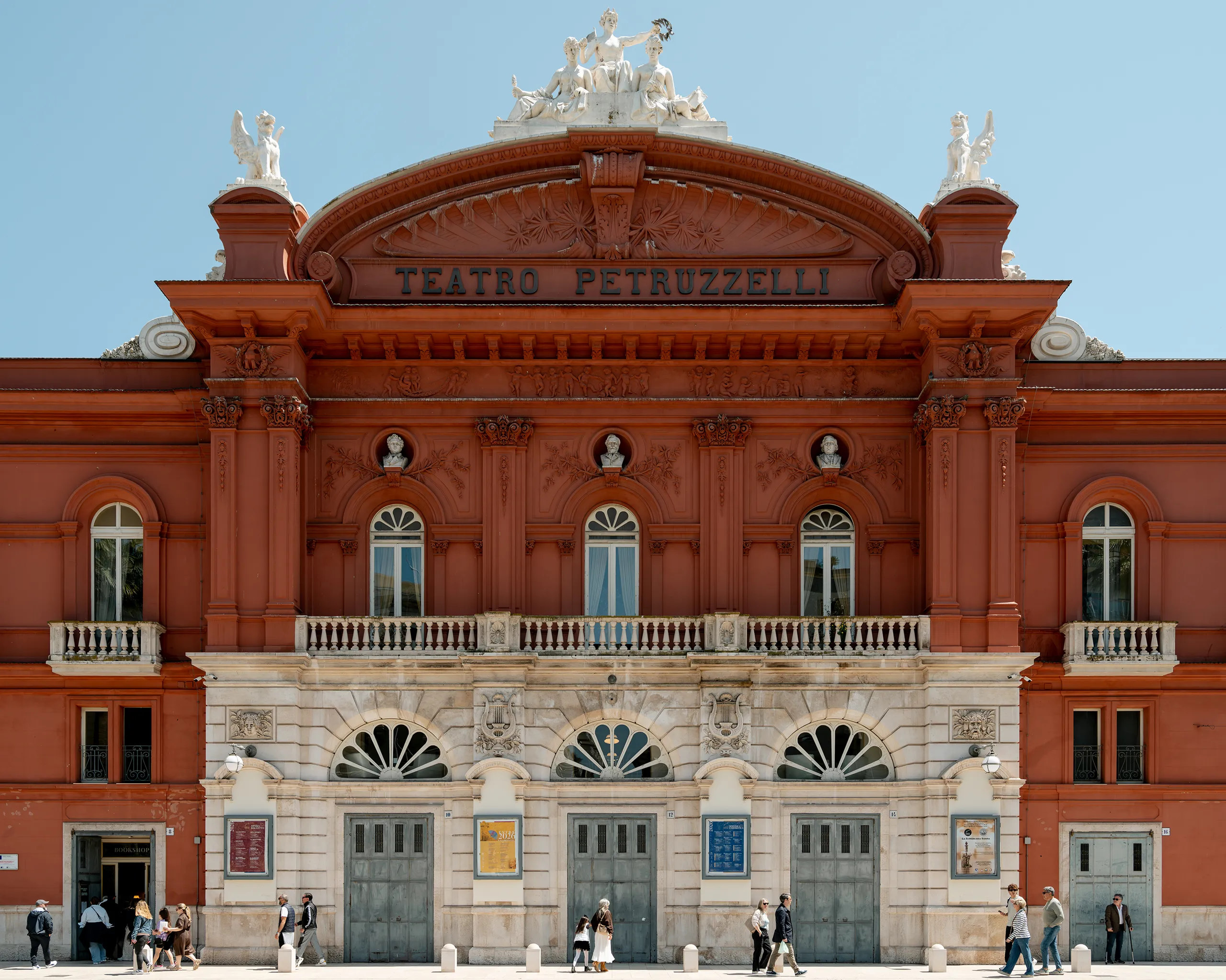 Il patrimonio culturale di Bari tra teatri storici, architettura iconica e luoghi simbolo vicini a Odea